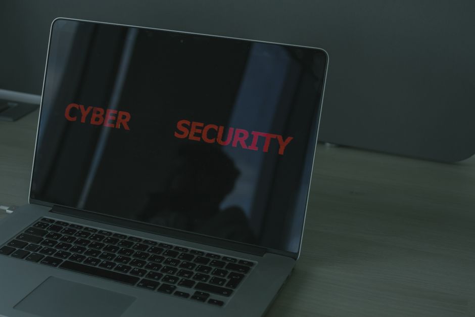 Laptop displaying a cybersecurity warning